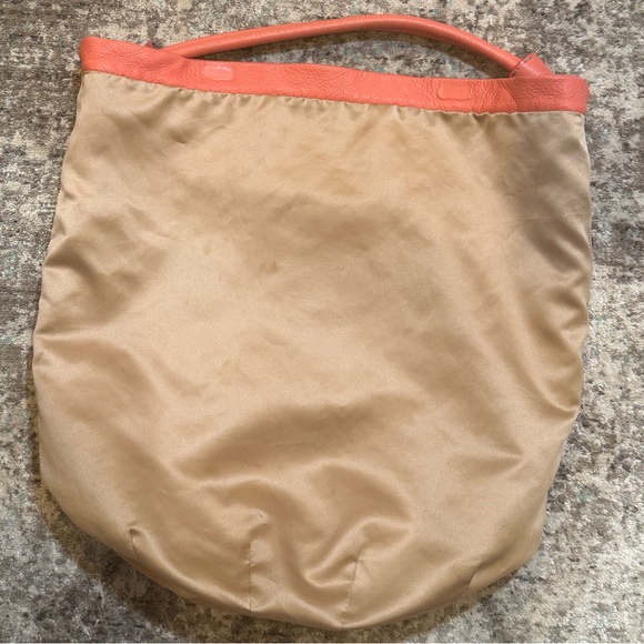 Vintage Valentino Garavani Embossed VLogo Long Bucket - Picture 12 of 17